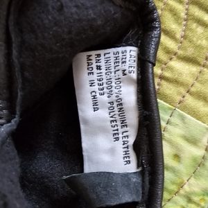 Women's leather gloves